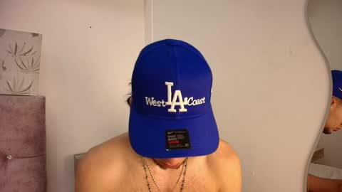 Snapshot of amadeo_wild chatting on February 15, 10:31 pm Amadeo Wild online show from February 15, 10:31 pm