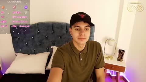 Snapshot of amadeo_wild chatting on December 8, 1:58 pm Amadeo Wild online show from December 8, 1:58 pm