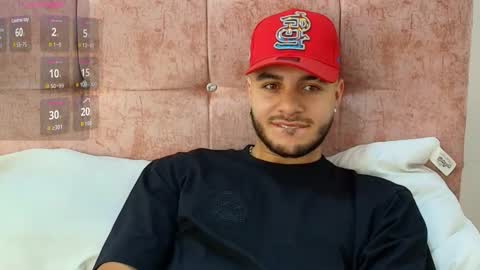 Snapshot of amadeo_wild chatting on October 22, 4:19 pm Amadeo Wild online show from October 22, 4:19 pm