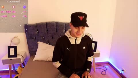 Snapshot of amadeo_wild chatting on December 4, 1:47 pm Amadeo Wild online show from December 4, 1:47 pm