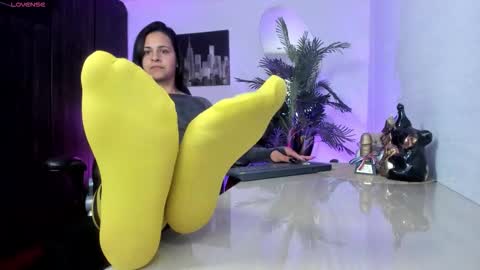 Snapshot of amaia_bushida chatting on October 16, 2:22 am anny online show from October 16, 2:22 am
