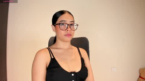 Amalia    real MIA  online show from May 5, 2:18 am