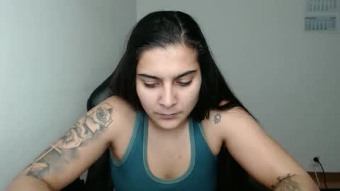 The queen of the biceps  online show from February 8, 11:30 pm