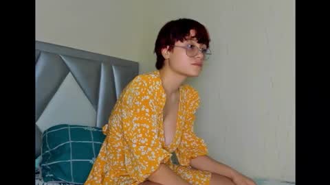 Snapshot of amapolasispanian chatting on October 21, 11:41 pm Amapola online show from October 21, 11:41 pm