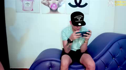 3some HORNY KIMGOOD GIRL LOOKING TO EXPERIENCE ALL KINDS OF SHOW online show from September 25, 7:21 pm