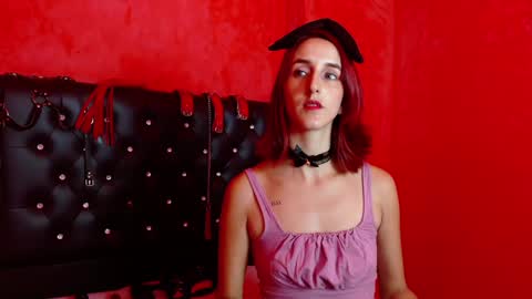 Snapshot of ambar_roux1 chatting on February 5, 2:37 pm ambar_roux1 online show from February 5, 2:37 pm