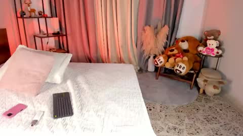 Amber online show from June 4, 9:21 pm