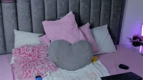 Michell  online show from November 28, 3:30 pm