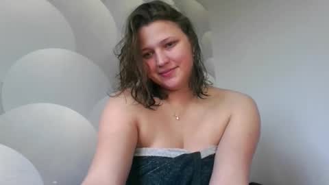 Snapshot of amberly_carr chatting on October 7, 10:11 am amberly_carr online show from October 7, 10:11 am