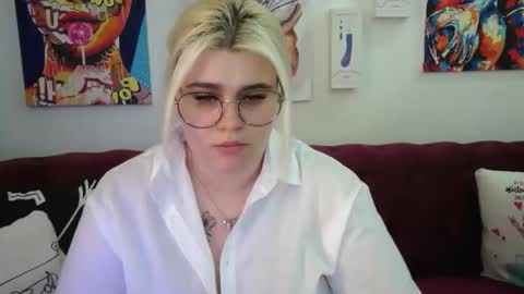 Snapshot of ambermonro chatting on September 15, 1:29 am Amber online show from September 15, 1:29 am