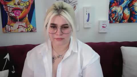 Snapshot of ambermonro chatting on September 17, 1:42 am Amber online show from September 17, 1:42 am