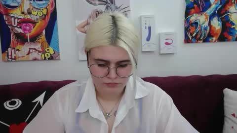Snapshot of ambermonro chatting on October 8, 4:29 am Amber online show from October 8, 4:29 am