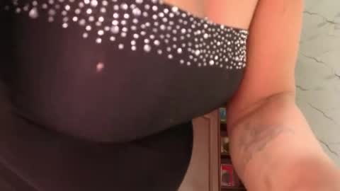   online show from October 8, 3:18 pm