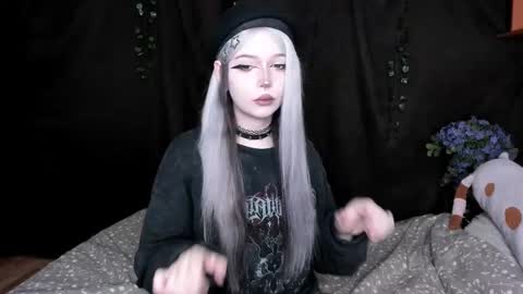 Amelia online show from December 3, 8:15 am