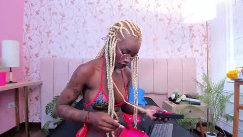 Amelia Adams online show from December 18, 8:15 pm