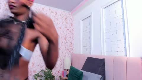 Amelia Adams online show from April 13, 2:10 pm