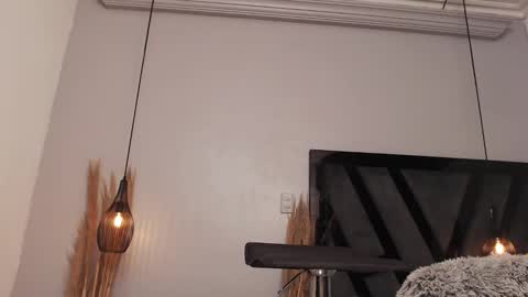 AMELIA  online show from November 8, 6:16 am