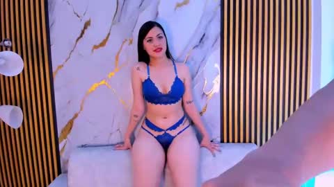 Snapshot of ameliaandoliver chatting on October 5, 11:01 pm SEXY COUPLE online show from October 5, 11:01 pm