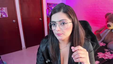 Snapshot of ameliamedina chatting on February 20, 10:16 am I am Ame Nice to meet you online show from February 20, 10:16 am