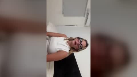 ameliaparadisex online show from June 25, 2:11 pm