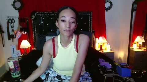 Snapshot of amelie__martinez chatting on October 5, 7:10 pm amelie__martinez online show from October 5, 7:10 pm
