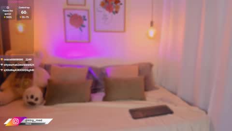 Snapshot of amelie_gonzalez chatting on February 11, 11:12 pm online show from February 11, 11:12 pm