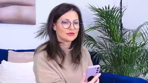 Amelie online show from February 1, 3:47 am