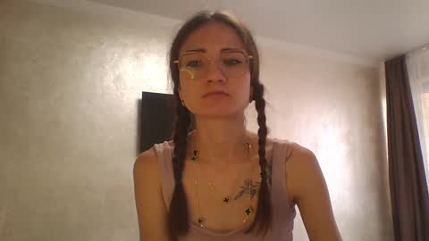 Snapshot of amethystnight_ chatting on October 13, 6:15 am Julia online show from October 13, 6:15 am