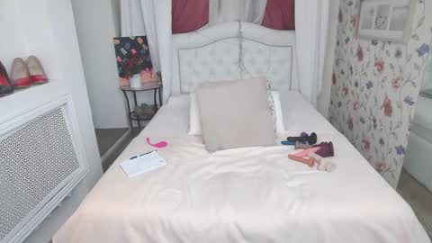 Snapshot of amihotgranny chatting on September 23, 1:05 pm Ami online show from September 23, 1:05 pm