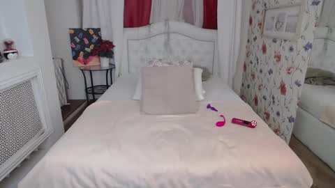 Snapshot of amihotgranny chatting on February 19, 6:22 am Ami online show from February 19, 6:22 am