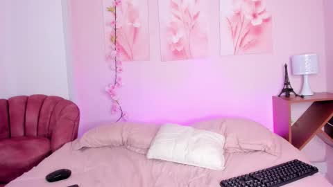 AmiiClark  online show from February 5, 7:39 pm