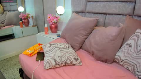 Snapshot of amina_westt chatting on September 24, 7:59 am Amina online show from September 24, 7:59 am
