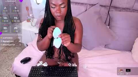 Snapshot of amina_westt chatting on October 12, 11:28 pm Amina online show from October 12, 11:28 pm