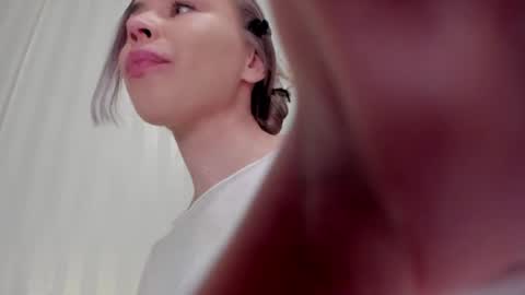 Snapshot of aminaswan_ chatting on October 17, 2:37 am Kristina online show from October 17, 2:37 am