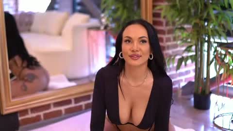 Amira online show from June 11, 8:01 am