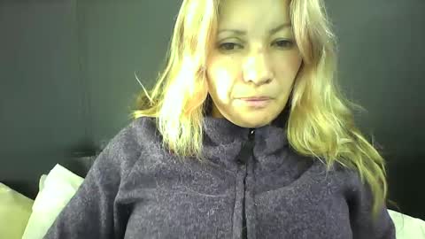 Snapshot of ammber3 chatting on February 4, 1:27 pm Paula D online show from February 4, 1:27 pm