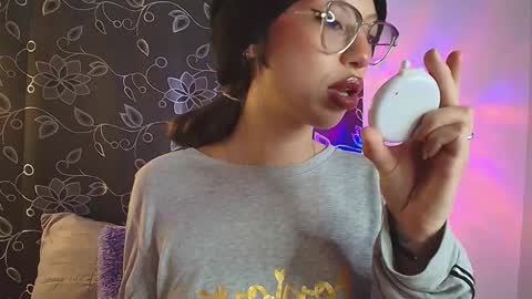 Ammelie online show from February 6, 1:09 am