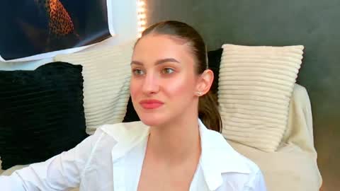 Amira online show from April 11, 9:24 am