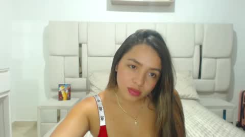 Snapshot of ammy_velez chatting on February 20, 8:58 pm ammy_velez online show from February 20, 8:58 pm