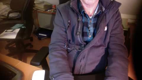 Snapshot of amor2200 chatting on February 23, 7:28 pm Amor2200 online show from February 23, 7:28 pm