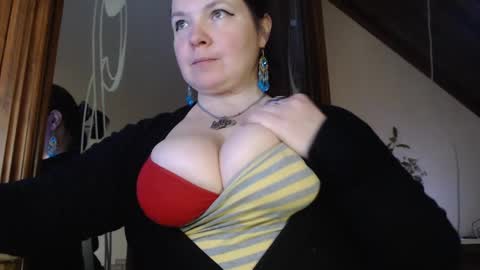 Snapshot of amorelara chatting on March 2, 8:16 am amorelara online show from March 2, 8:16 am