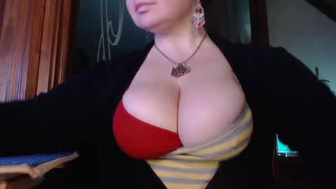 Snapshot of amorelara chatting on February 9, 5:40 am amorelara online show from February 9, 5:40 am