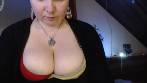 Snapshot of amorelara chatting on February 6, 11:53 am amorelara online show from February 6, 11:53 am