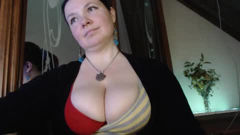 Snapshot of amorelara chatting on February 16, 6:32 am amorelara online show from February 16, 6:32 am