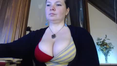 Snapshot of amorelara chatting on February 17, 10:07 am amorelara online show from February 17, 10:07 am