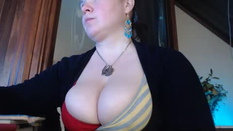 Snapshot of amorelara chatting on February 17, 1:11 pm amorelara online show from February 17, 1:11 pm