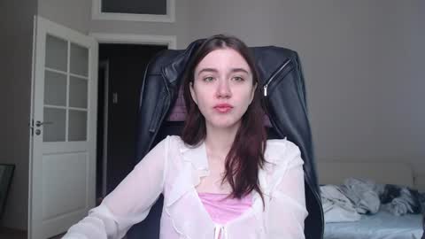 miss unforgettable online show from May 24, 12:45 pm