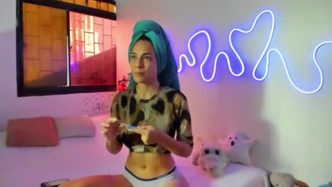 AmyEloise online show from November 1, 6:51 pm