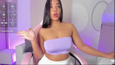 Snapshot of amy_medina_ chatting on October 9, 4:34 pm Emily online show from October 9, 4:34 pm