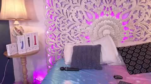 Snapshot of amy_nicolee chatting on September 11, 10:33 pm Little Slut Nicolee online show from September 11, 10:33 pm